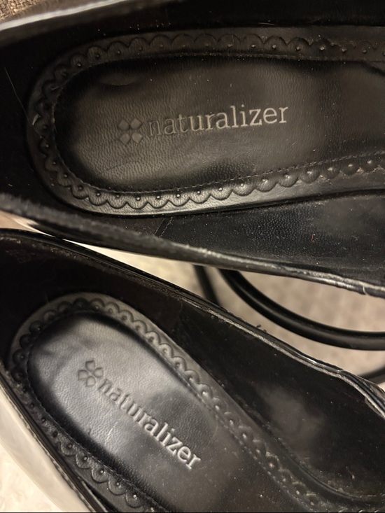 Naturalizer Beckon 8M Black Patent T-Strap Mary Jane Wedge Heels Pumps Classic - Picture 3 of 13